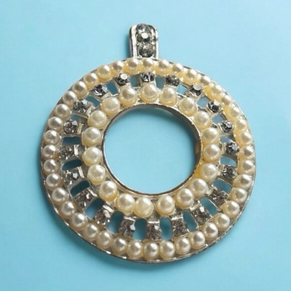 Vintage Silver Tone Faux Pearl & Rhinestone Halo Pendant Estate Finds